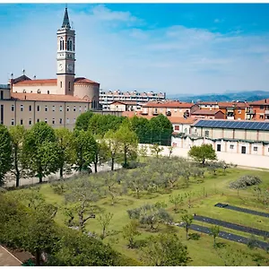 https://santa-teresa-house.hotelinveneto.com